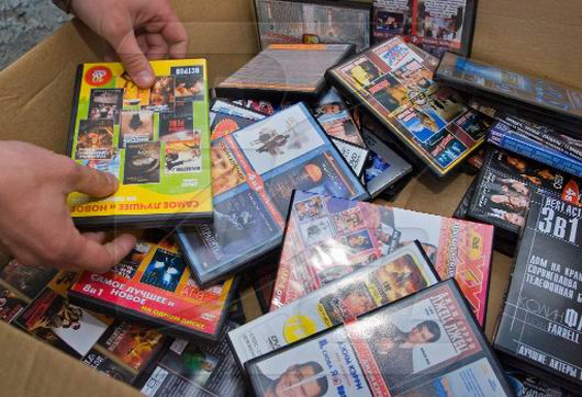 В Баку изъято из продажи 5,7 тыс. пиратских DVD