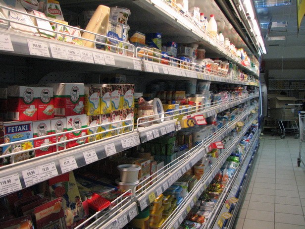 Выявлено 586 кг просроченных продуктов питания