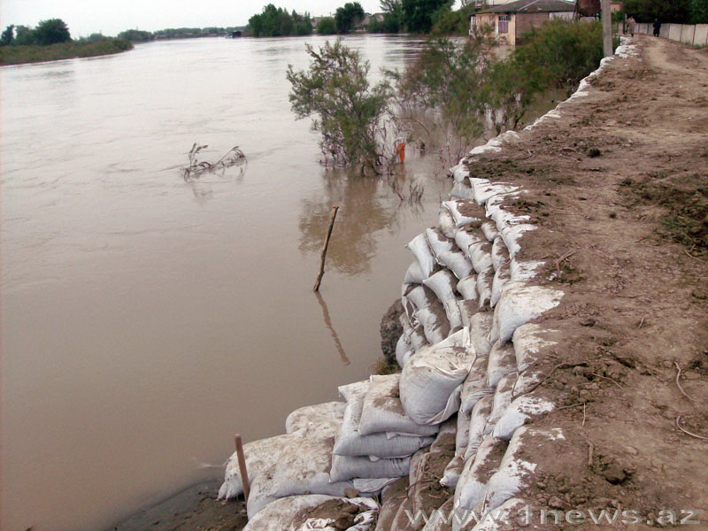 Уровень воды в Куре и Аразе продолжает понижаться