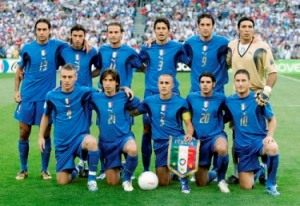 Игроки Италии выйдят на матч ЧМ в траурных повязках