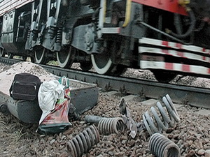 На Запсибе поезд сбил подростка в наушниках (ФОТО)