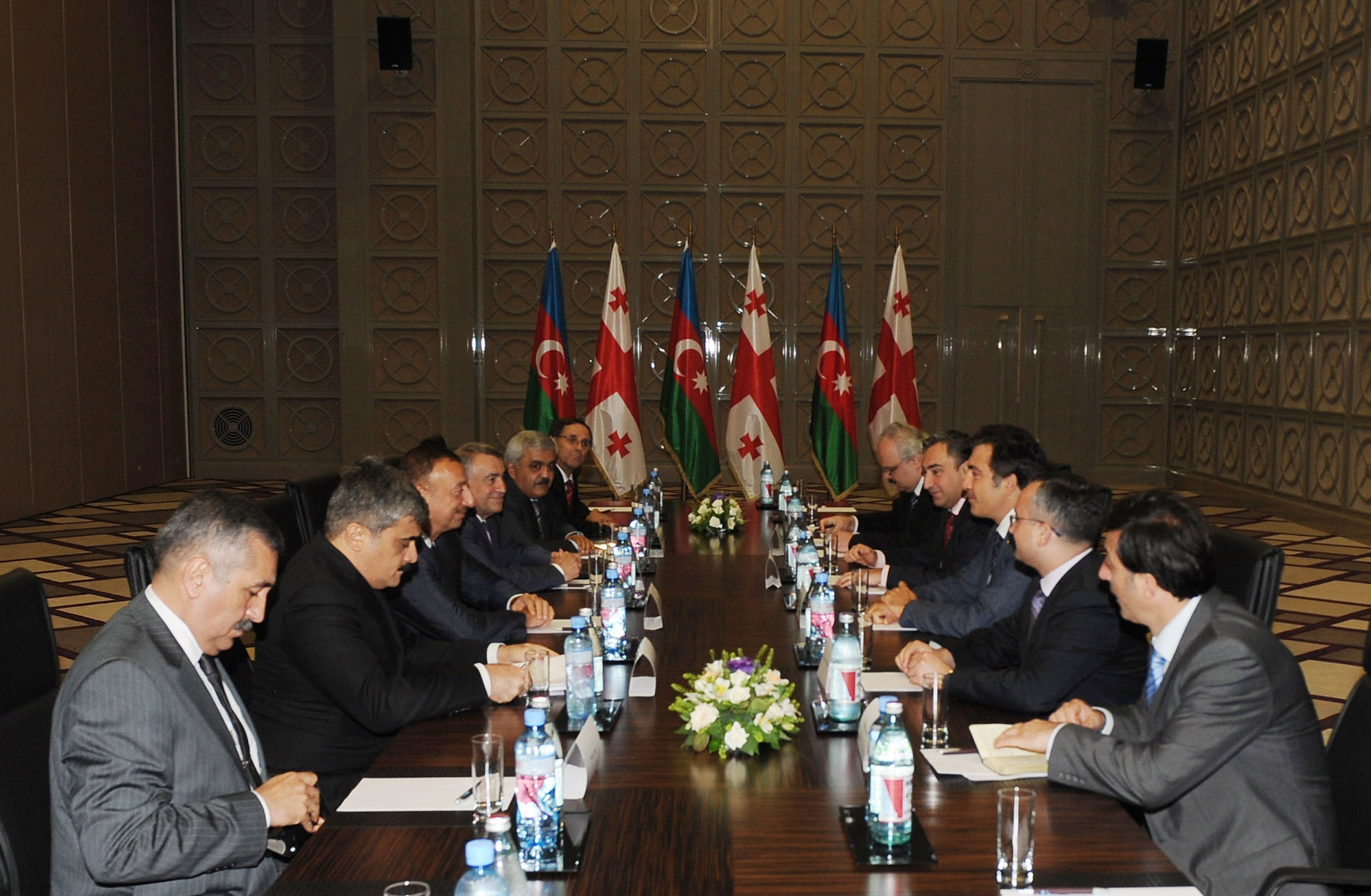 Состоялась встреча Президентов Азербайджана и Грузии в расширенном составе - ФОТО
