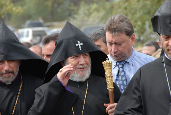 В Армении призывают свергнуть католикоса Гарегина II