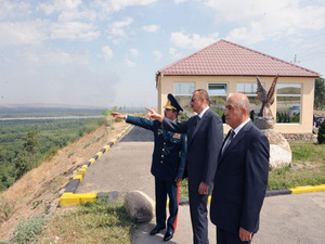 Ильхам Алиев побывал на пограничной заставе «Юхары Зейхур», осмотрел сельскую школу