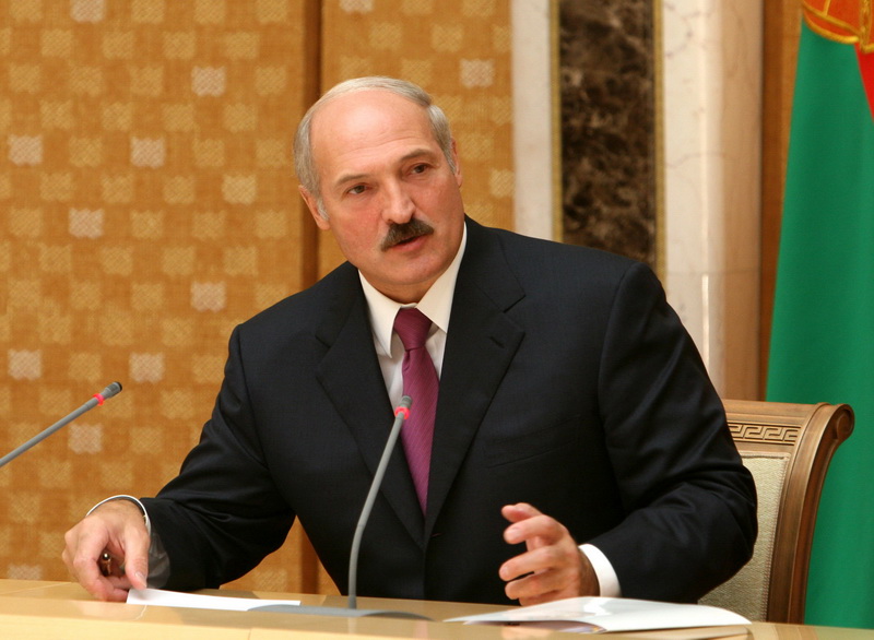Александр Лукашенко прибыл в Ереван за два дня до саммита ОДКБ