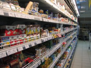 Из торговой сети изъято полтонны просроченных продуктов питания