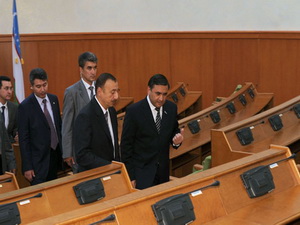 Ильхам Алиев ознакомился со зданием верхней палаты парламента Узбекистана