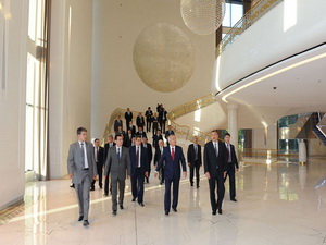 Ильхам Алиев и Ислам Каримов посетили Дворец форумов в центре Ташкента