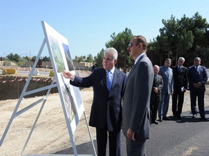 Президент Ильхам Алиев ознакомился с ходом работ по строительству автомобильных дорог