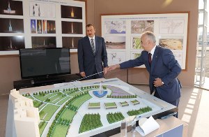 Ильхам Алиев ознакомился с территорией в Баку, где будет заложен парк и построен музыкальный фонтан - ФОТО