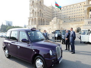 Президент Ильхам Алиев осмотрел завезенные в Баку новые автомобили - ФОТО
