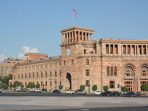 Власти Армении превратили площадь Свободы в базар