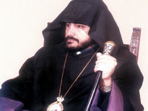 Армянскому епископу посоветовали поработать с народом, а не ходить по посольствам