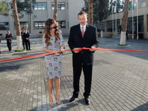 Президент Ильхам Алиев принял участие в открытии школьного комплекса - ФОТО