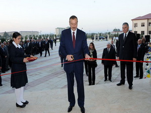 Ильхам Алиев: «Мы обеспечили новыми домами и квартирами десятки тысяч наших граждан» - ФОТО