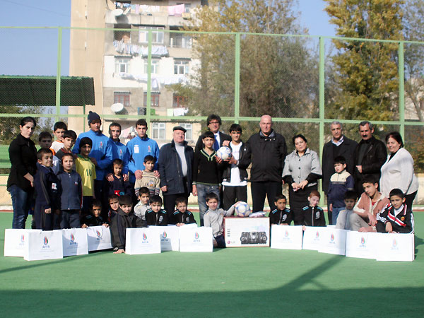 Футбольная общественность поздравила детей сирот с праздником - ФОТО