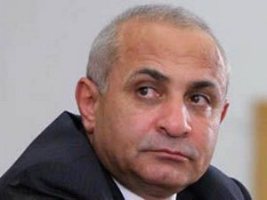 Армянский спикер подаст в суд на гражданина своей страны