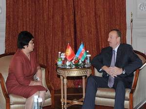 Ильхам Алиев обсудил с Розой Отунбаевой механизмы доставки нефтепродуктов из Азербайджана в Кыргызстан