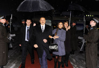 Президент Ильхам Алиев прибыл с официальным визитом в Латвию - ФОТО