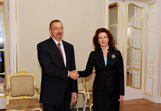 Ильхам Алиев встретился с председателем Сейма Латвии Сольвитой Аболтиня - ФОТО