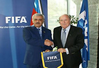 Ровнаг Абдуллаев пригласил президента ФИФА в Баку