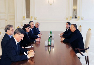 Ильхам Алиев принял делегацию Сената Франции