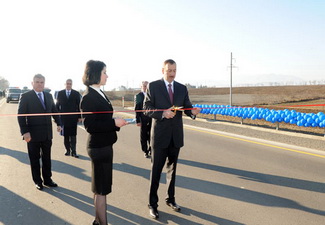 Ильхам Алиев принял участие в открытии пограничной автомобильной дороги Газах-Грузия - ФОТО