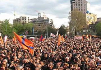 Участники митинга Тиграна Карапетяна показали властям «красную карточку»