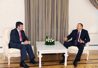 Ильхам Алиев принял президента Международной федерации каноэ - ФОТО