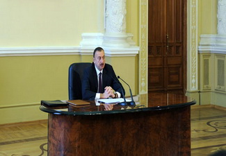Ильхам Алиев провел совещание в Исполнительной власти города Баку - ФОТО