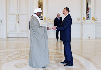 Ильхам Алиев принял новоназначенных послов ряда стран - ФОТО