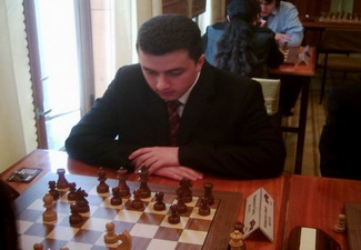 Шахматист Гадир Гусейнов входит в число лидеров чемпионата Европы
