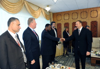 Президент Азербайджана встретился с участниками Всемирного форума по межкультурному диалогу - ФОТО