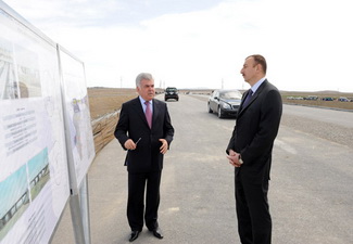 Ильхам Алиев ознакомился с работами по строительству на автомобильной дороге Алят-Астара - ФОТО