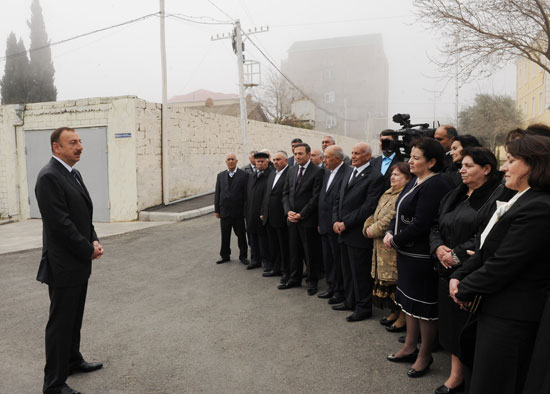 Ильхам Алиев: «До конца 2013 года все социально-экономические вопросы в пригородных бакинских поселках должны быть решены» - ФОТО