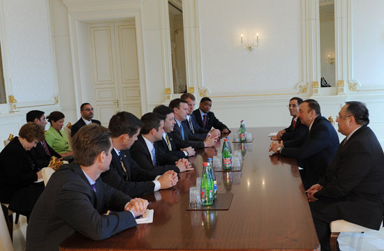 Ильхам Алиев принял сопредседателя рабочей группы по Азербайджану  Конгресса США - ФОТО