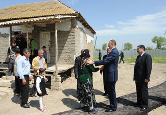 Ильхам Алиев ознакомился с новыми домами, построенными для жителей Сабирабада - ФОТО
