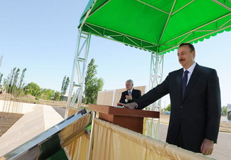 Ильхам Алиев принял участие в закладке фундамента Центральной больницы в Агджабеди - ФОТО