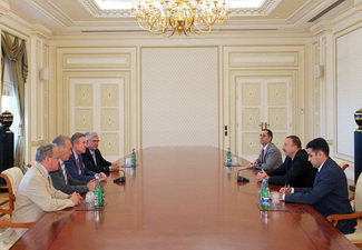 Ильхам Алиев принял заместителя председателя комиссии по обороне Нацассамблеи Франции