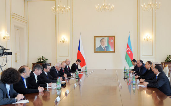 Состоялись переговоры Президента Азербайджана Ильхама Алиева и Президента Чехии Вацлава Клауса в расширенном составе