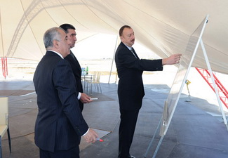 Ильхам Алиев ознакомился с работами, проводящимися вокруг Площади Государственного Флага - ФОТО