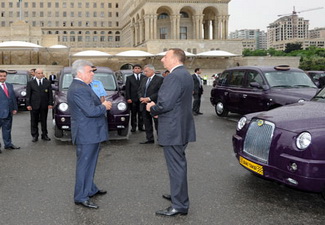 Ильхам Алиев ознакомился с доставленными в Баку новыми автомобилями - ФОТО