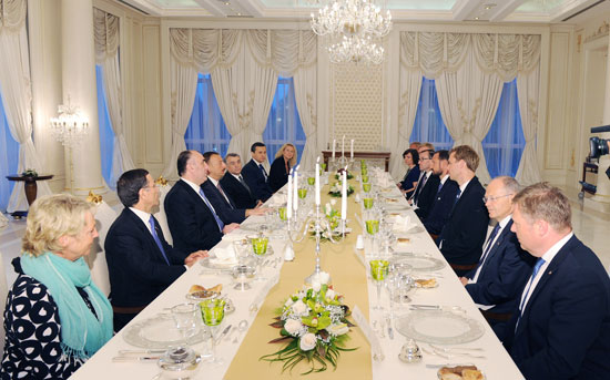От имени Президента Азербайджана дан официальный обед в честь Кронпринца Норвегии