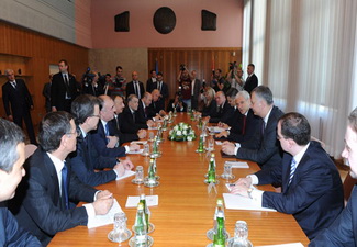 Cостоялись переговоры Ильхама Алиева и Президента Сербии в расширенном составе - ФОТО