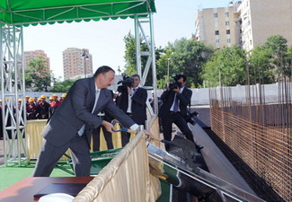 Ильхам Алиев принял участие в церемонии закладки фундамента Бакинского оздоровительного центра - ФОТО