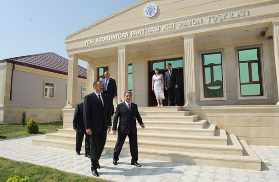 Ильхам Алиев принял участие в открытии нового административного здания правящей партии в Хызы - ФОТО