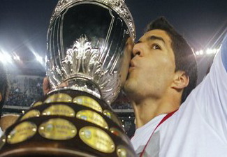 Форвард сборной Уругвая Суарес признан лучшим игроком Кубка Америки