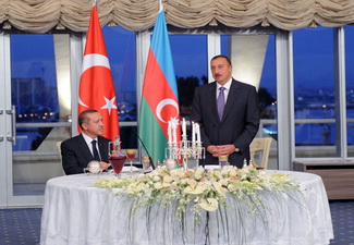 От имени президента Азербайджана устроен официальный прием в честь премьер-министра Турции - ФОТО