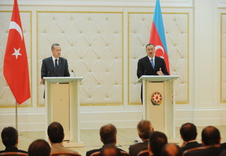 Ильхам Алиев: «В головах этих людей чего-то не хватает»