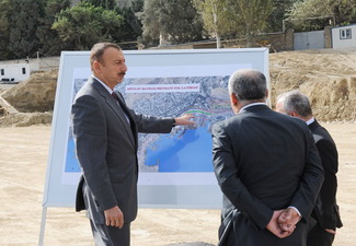 Ильхам Алиев ознакомился с ходом строительных работ, проводимых на автомобильной дороге Баку-Алят - ФОТО